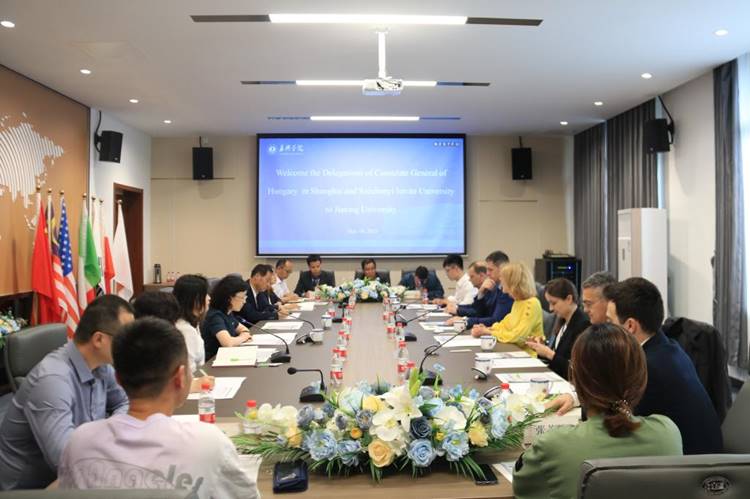 说明: //wsc.hswzh.com/__local/A/38/E8/18C959EFE2F9324C5B940400D34_14F307E9_16193.jpg